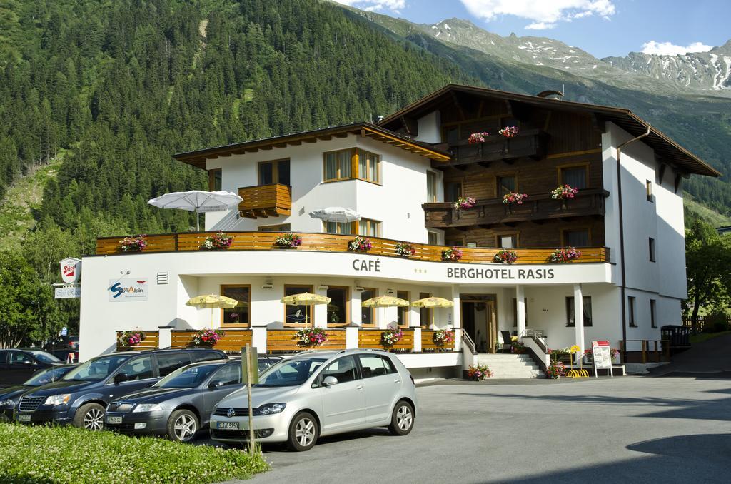 Berghotel Rasis Galtür エクステリア 写真