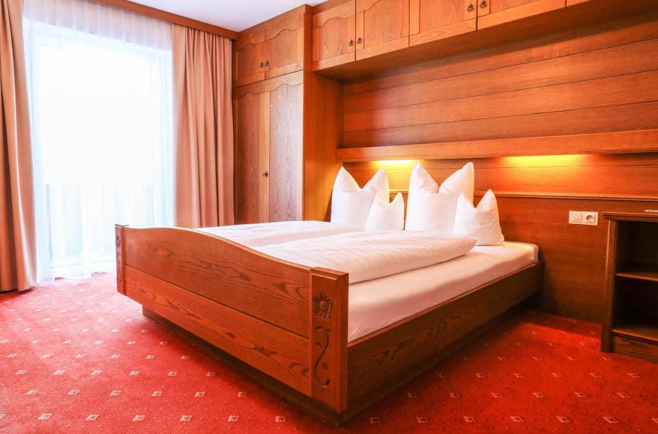 Berghotel Rasis Galtür エクステリア 写真