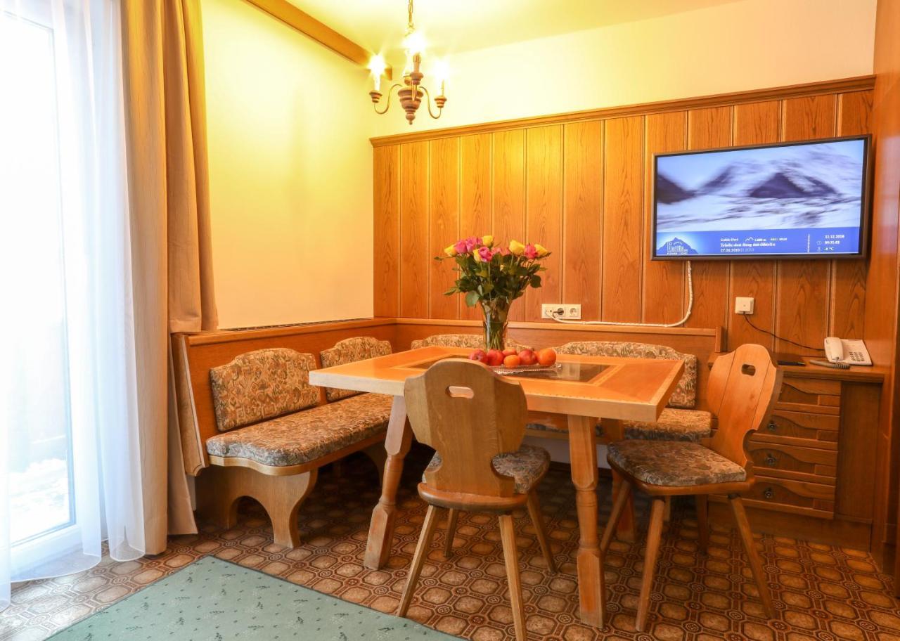 Berghotel Rasis Galtür エクステリア 写真