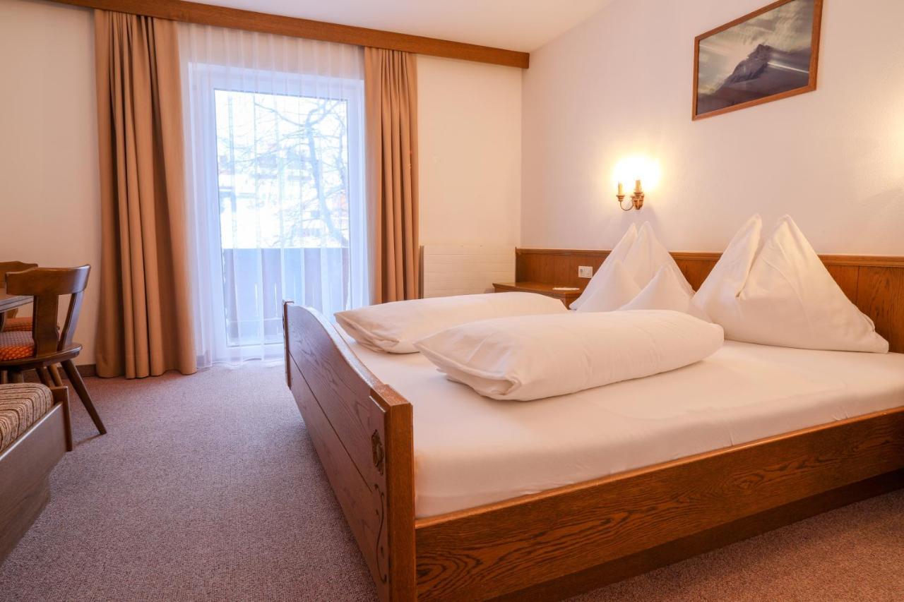 Berghotel Rasis Galtür エクステリア 写真